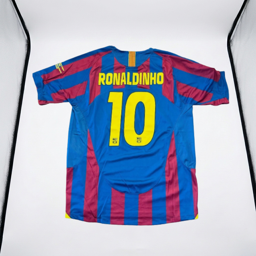 Retro Barcelona Ronaldinho #10 Jersey - 05/06 UCL Winners